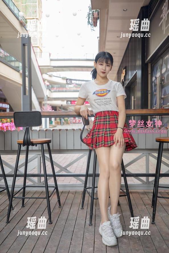 梦丝女神-灵灵 梦丝女神 - 壁纸合集大揭晓!灵灵的甜静明星脸,让人忍不住想“这也太好看了吧”。