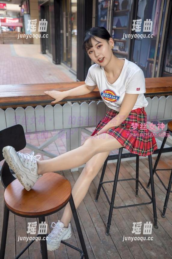 梦丝女神-玥玥 梦丝女神 - 玥玥的白丝洛丽塔写真,没有圣光的“保护”,反而更真实了。