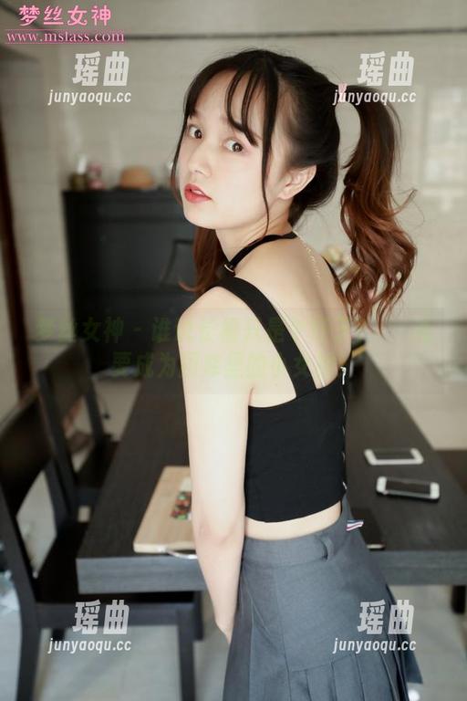 梦丝女神-玥玥 梦丝女神 - 谁说长裙只是个坯子?玥玥说要成为图库里的小女神!