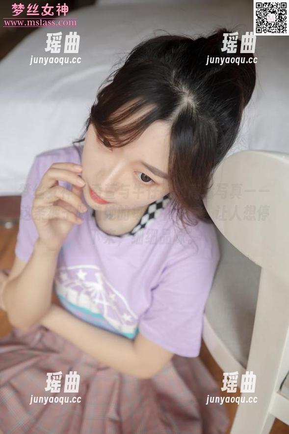 梦丝女神-香萱 梦丝女神 - 香萱与牛仔裤的高清写真——这条裤子跟随她的每一个动作,让人想停下来,细细品味。