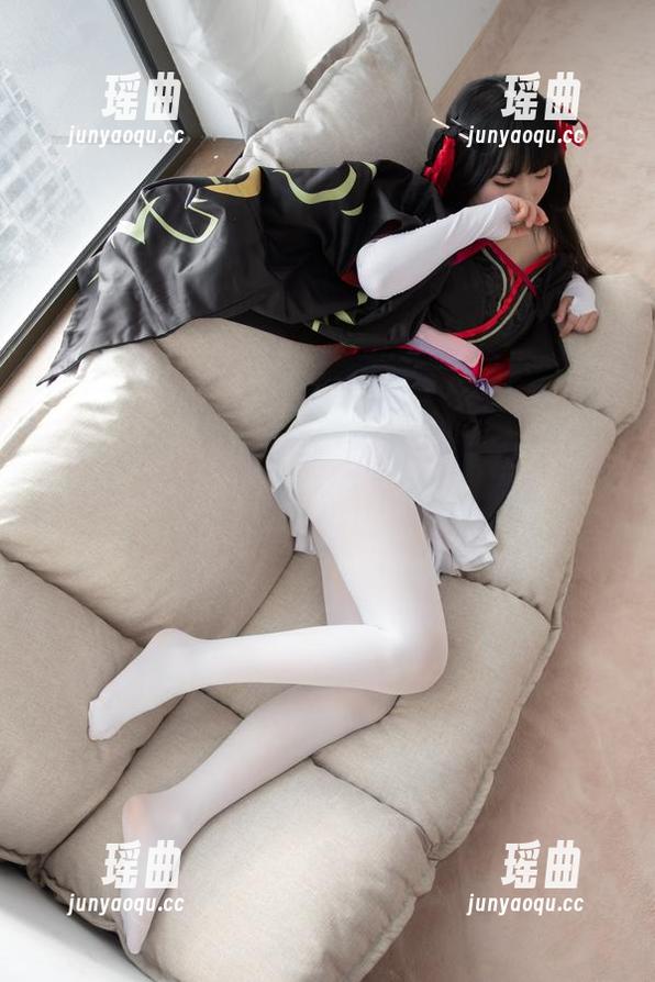 森萝财团写真：黑丝总是那份情怀，太难抵挡了！