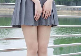 森萝财团的高清丝袜少女，腿部优雅得让人无从抵抗。