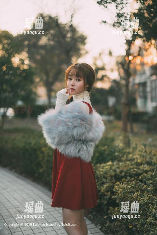 波萝社-Suki朱忆音 波萝社 - Suki朱忆音制服写真,让我们重新定义乖乖女!