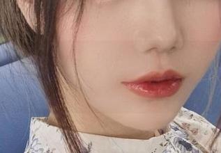 洛可ss的女孩图集：穿越云端的轻盈步伐，瞧着心里软软的。