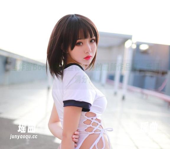 当炸蛋Boom遇上丝袜：她的最新作品集，乐趣满分！