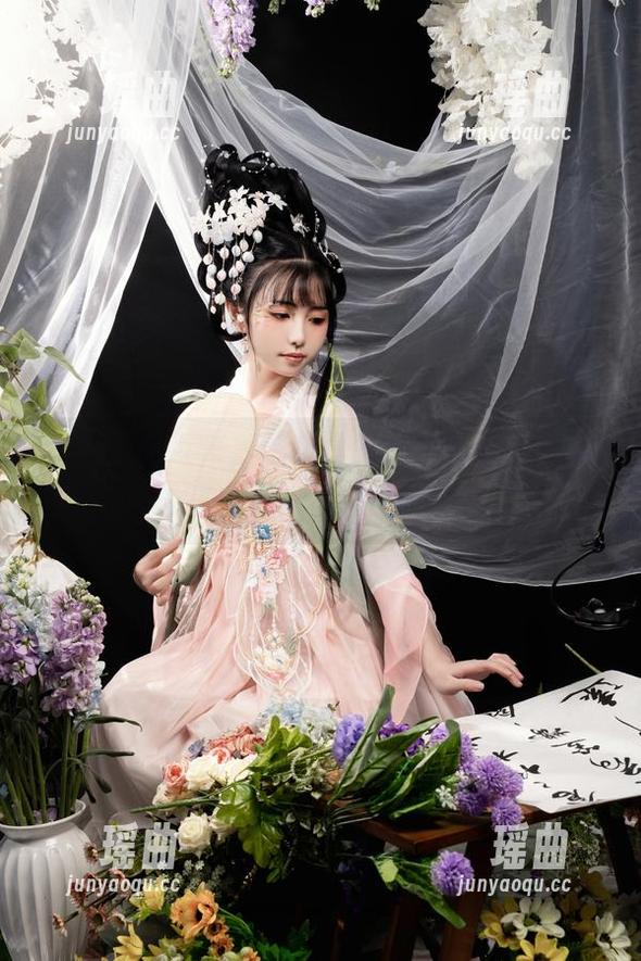 爆机少女喵小吉 老司机看过来,爆机少女喵小吉原图合集双子天竺少女,情感上线一波波。