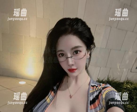 猪小七 微密圈 - 发现猪小七特别版吊带黑胸罩套图,资源丰富到让我想起了夏天的冰淇淋!