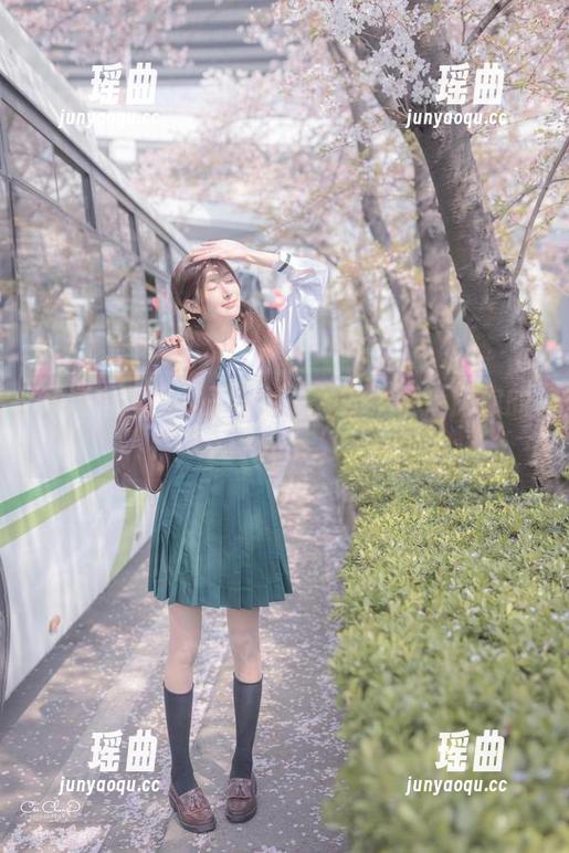 王羽杉 高清写真里的王羽杉:他的牛仔裤比你的还紧
