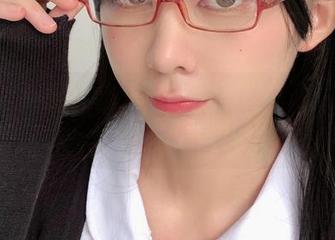 精选：眼酱大魔王w这波黑丝写真，太会撩了吧
