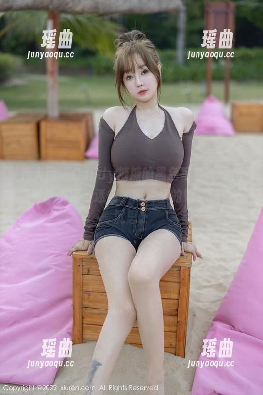 秀人网 - Candy糖糖的黑色写真，透出的是种决定与迷惘，照片里的她，似乎在沉思。