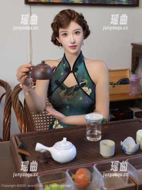 秀人网-Kikibaby 秀人网 - Kikibaby的制服情节——图库最火的架子游戏
