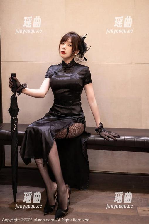秀人网-Lovely璐璐 秀人网 - Lovely璐璐的女王之路,精选原图里透出一丝撒娇的挑衅,大神推荐!