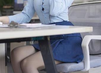 秀人网 – 看刘婷婷的裸足写真，至少我知道，光脚撒野是一种无声的叛逆，也是份不羁的优雅吧。