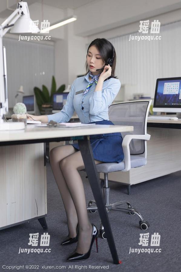 秀人网-刘婷婷 秀人网 - 看刘婷婷的裸足写真,至少我知道,光脚撒野是一种无声的叛逆,也是份不羁的优雅吧。
