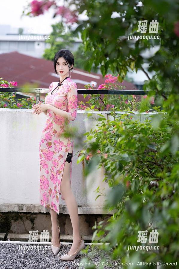 秀人网-刘婷婷 秀人网 - 校园日常:刘婷婷在菠萝下的“图片”集训营!