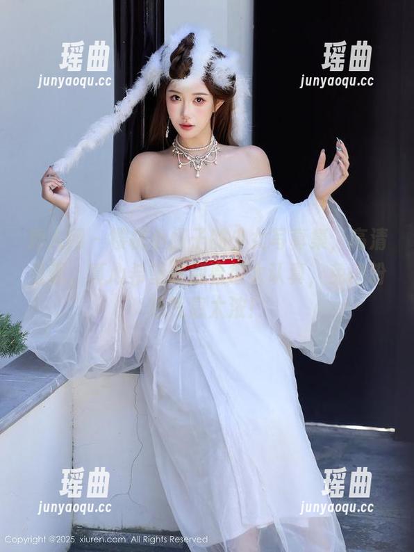 秀人网-樱桃小阑子 秀人网 - 樱桃小阑子的少女写真集,高清呈现,真心希望你别看得太认真,免得粉色气息太浓!