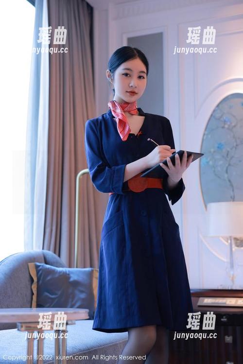 秀人网-糯美子Mini 秀人网 - 分享叶子的情侣装:糯美子Mini说,穿上旗袍记得带点秋风!要不它就不灵了!