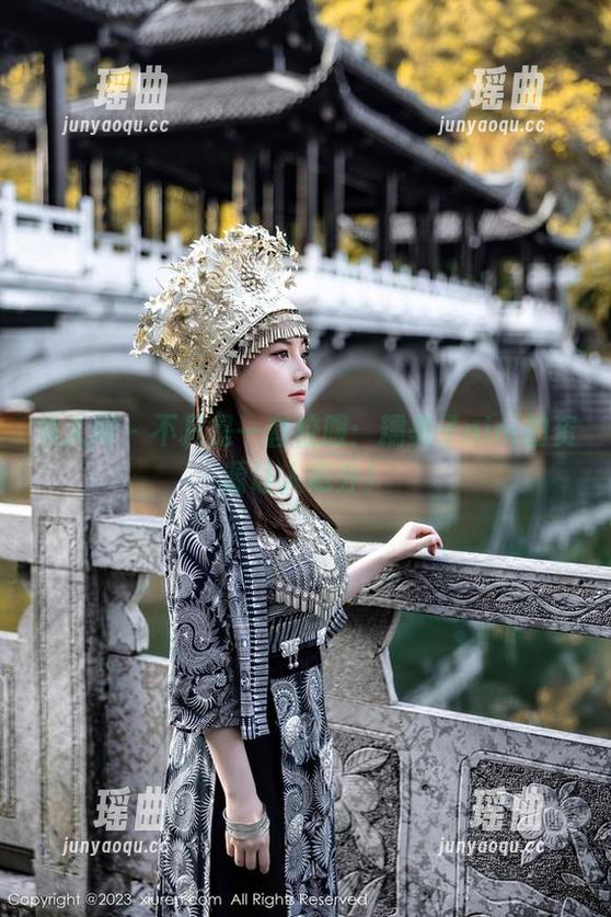 秀人网 - 不只是一套校服：糯美子nini的资源让人意外！
