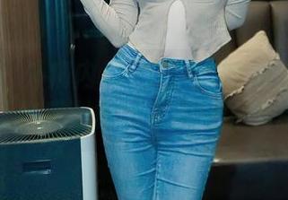 秀人网 – 外痛内柔–软软酱的姐姐写真集，让你感到被卷入的浓烈气息。
