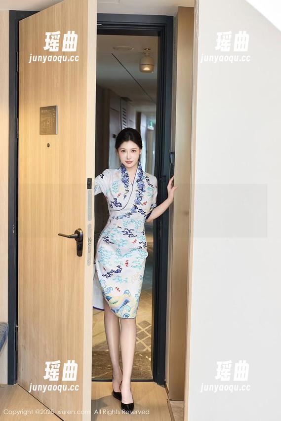 秀人网 - 陈芊儿泳衣合集：这一身，不游泳也好想跳水！
