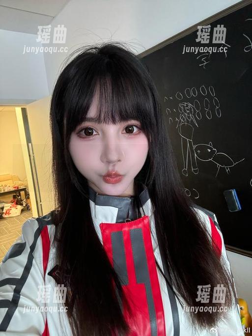 秋山AkI 在线巡视秋山AkI的“mirror彩云”——多少人心中的最佳糟糕选择。