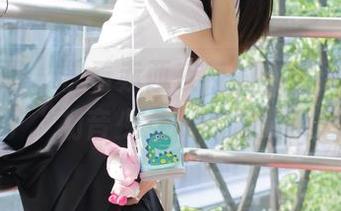 稚乖画册 – 快看赤西夜夜的私房镜头，捉住了“初音少女”的温柔瞬息。