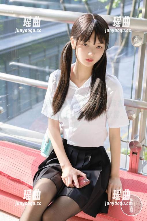 稚乖画册 - 赤西夜夜这次带来了麻衣学姐，美图让人配上一杯茶静静欣赏。