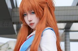 葛城美里在绞肉姬的镜头下，美图和资源分不开。