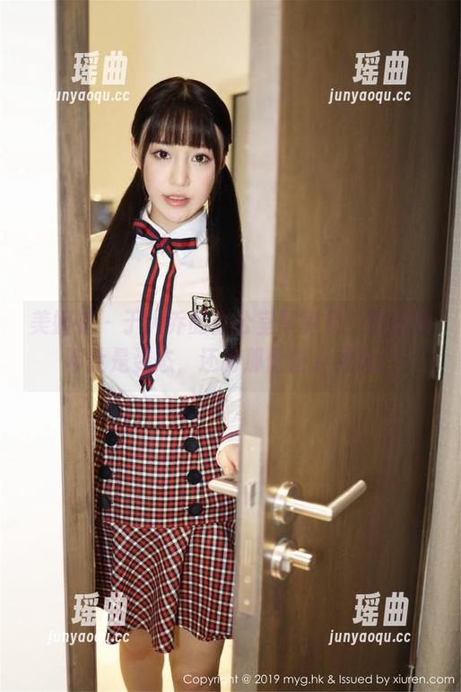 美媛馆-于大乔 美媛馆 - 于大乔的办公室写真集,精选的不止是姿态,还有那份耐人寻味。