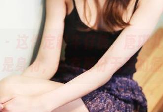 美媛馆 – 这件定制牛仔裤，唐琪儿展现的不止是身材，还有那份无声的倔强。