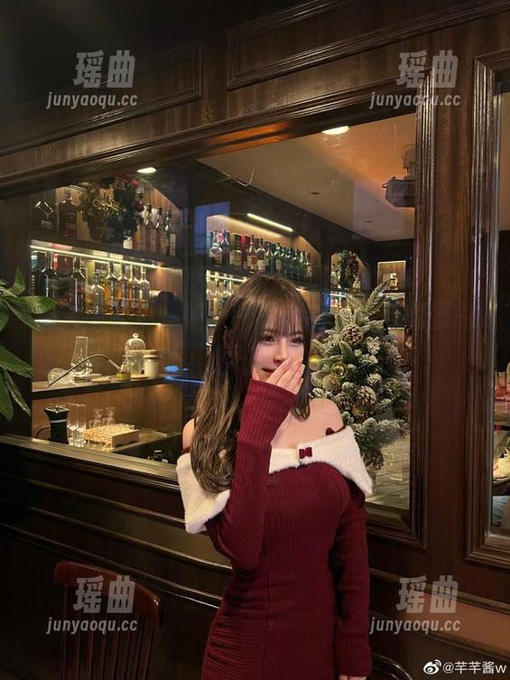 芊芊酱w 照片中的每一帧,都是芊芊酱w与制服的好戏。