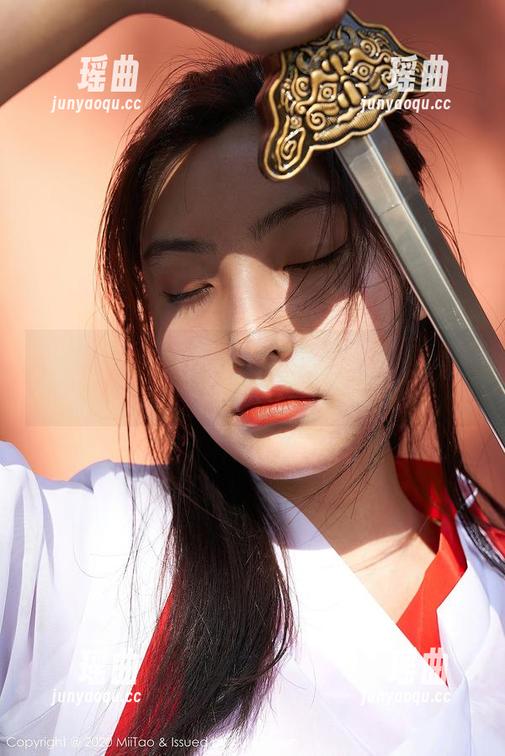 蜜桃社 - 直击吴凯莉Kelly的写真，快来欣赏这双让人流口水的美脚！