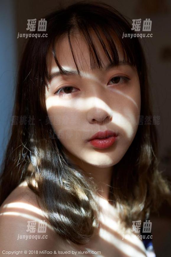 蜜桃社-真希 蜜桃社 - 美图分享:真希的黑丝,居然能让我停下脚步瞧瞧!