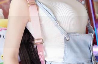 蜜桃社 – 看见萌美Moemi的修女写真，给人一种想多想几回的错觉。