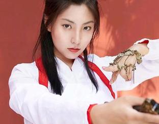 蜜桃社 – 免费的蕾丝合集，铃木的美好在阴影中若隐若现，我靠！太迷。