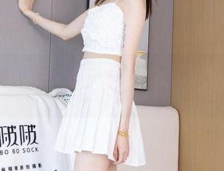 袜啵啵 – 看！泡芙的白棉袜竟如此能放大我的心！精选图集来啦～