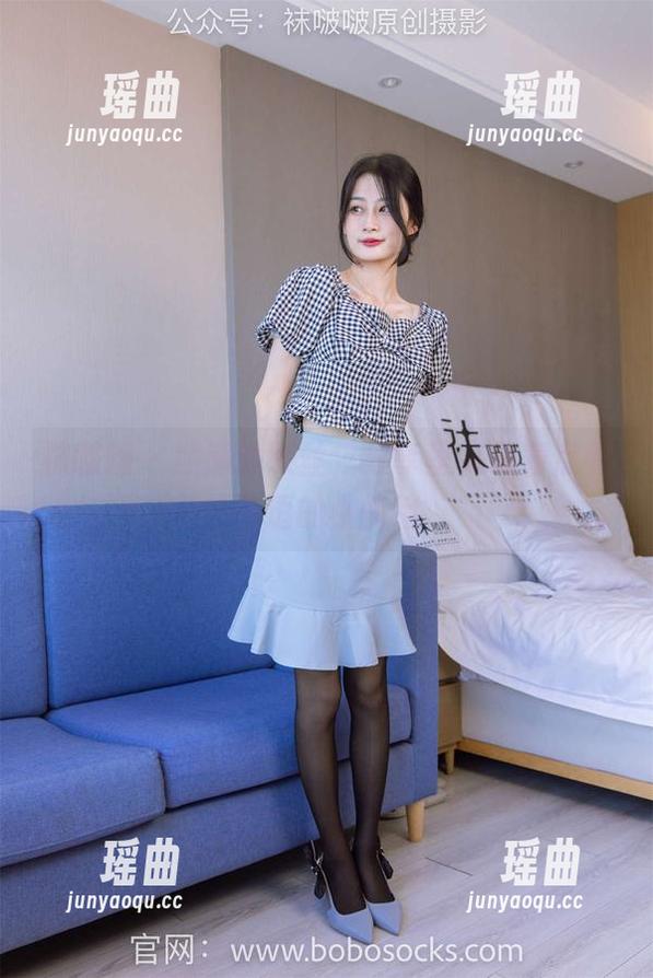 袜啵啵-熊熊 袜啵啵 - 熊熊的灰丝,分享里夹杂着点看不透的小情绪