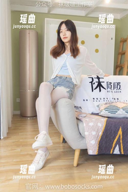 袜啵啵-砂糖 袜啵啵 - 这组美图!砂糖和她的白棉袜拼得可真漂亮。