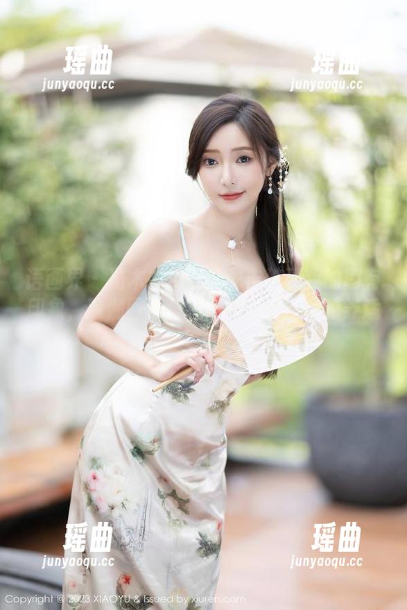 语画界 - 冯木木用无圣光击破了我的固有印象，瑜伽图包里有一种难以言喻的舒适。