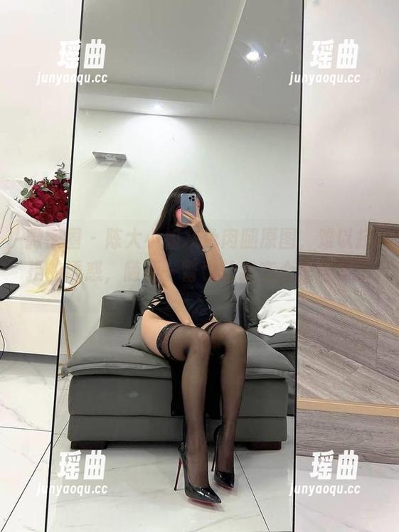 陈大小姐 微密圈 - 陈大小姐灰色肉腿原图,难以抗拒的诱惑,随便一瞥也让我在心里捏紧了。