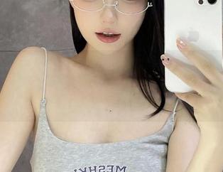 微密圈 – 最新的陈妮妮UNI照片，气质风范与众不同，果然是走到哪儿都是焦点。