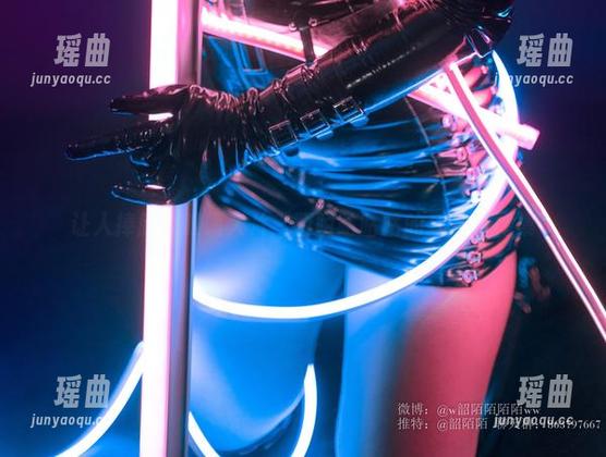 陌陌咕咕咕 让人捧腹的眼镜大片:陌陌咕咕咕的狂欢写真集