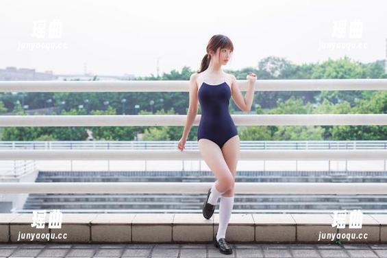 雯妹不讲道理 雯妹不讲道理的JK写真:原图里那种微妙的叛逆感,果然不走寻常路。