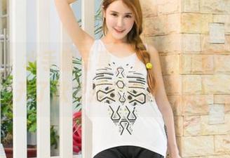 青豆客 – 水手服写真，颖莹儿YY又一次打开了秋冬搭配的新思路。