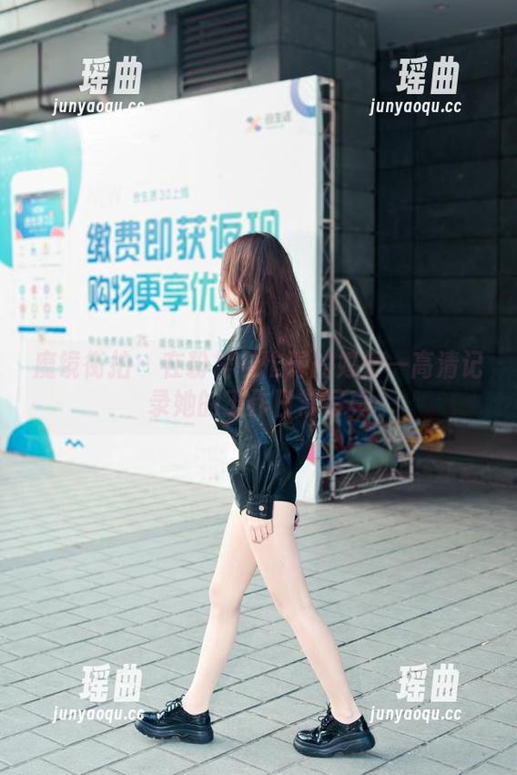 魔镜街拍-婷婷 魔镜街拍 - 在粉裙中忙碌的婷婷—高清记录她的工作日常写真