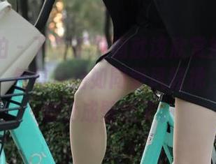 魔镜街拍 – 下午茶时间就该欣赏婷婷的这组写真，包臀灰裙如同微风轻拂，真让人想设成壁纸了。