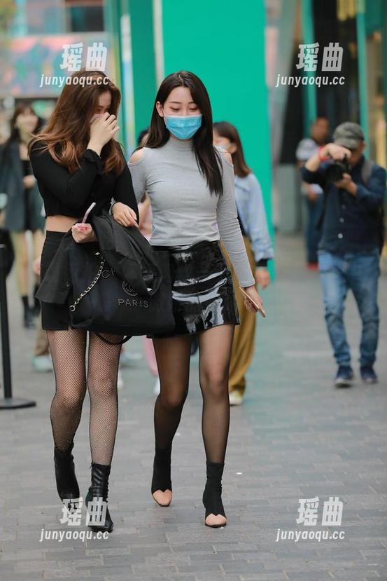 魔镜街拍-婷婷 魔镜街拍 - 婷婷肉丝圣诞写真:在寒冬中傲娇的花朵